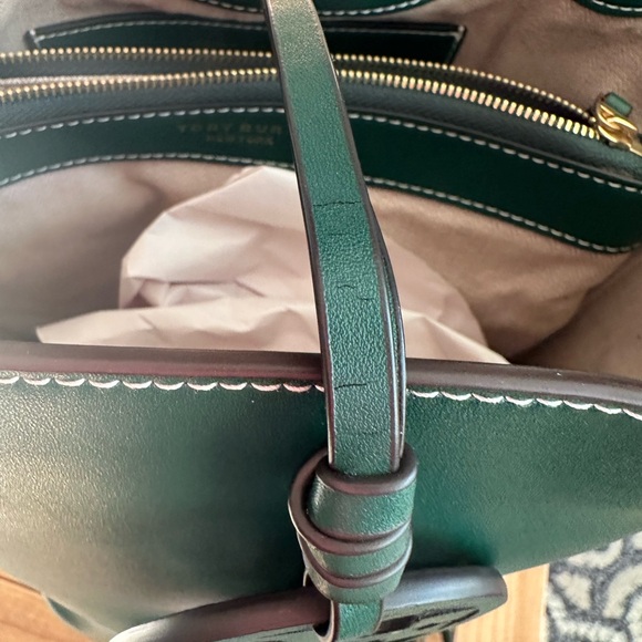 Tory Burch Miller Bucket Bag Green - Picture 9 of 15